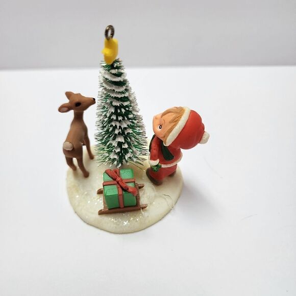 Vintage 1981 Hallmark Keepsake Christmas Ornament Designed by Betsy Clark - Picture 6 of 7